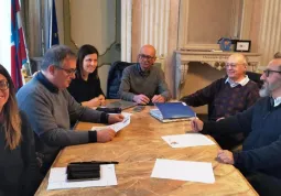 E’ stato rinnovato, nel palazzo municipale, il protocollo d’intesa per l'Orto in condotta alla presenza del sindaco, Marco Gallo, degli assessori Ezio Donadio, Lucia Rosso, Beatrice Aimar, del dirigente scolastico, Davide Martini, e del rappresentante della condotta Slow Food Fossano, Beppe Calvo